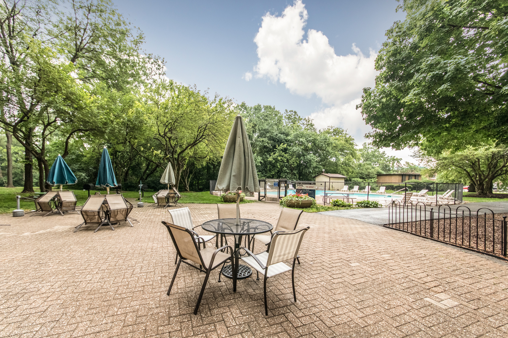 1 Renaissance Place, Unit 309 Palatine, IL 60067 - Photo 28 of 28 a view of a backyard with a sitting area