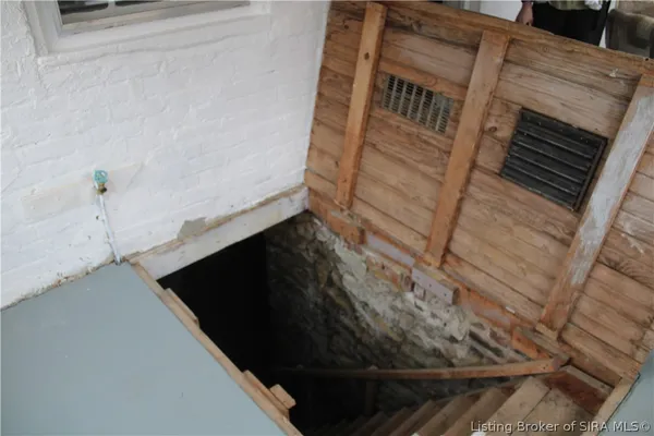 $168,000 | 616 Gerry Lane, Madison, IN 47250