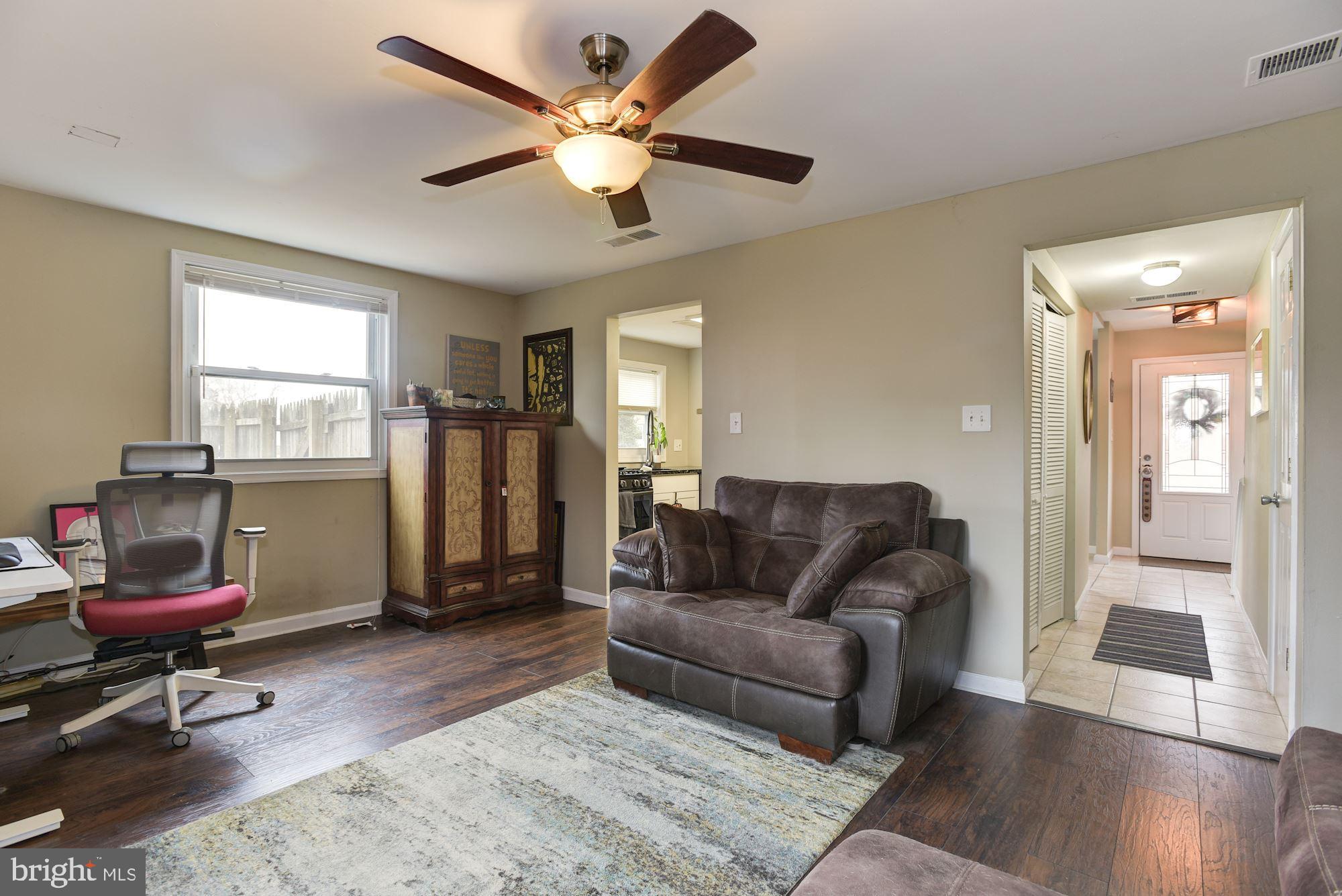188 Dunlap Road Pasadena, MD 21122 - Photo 10 of 30 Living Room