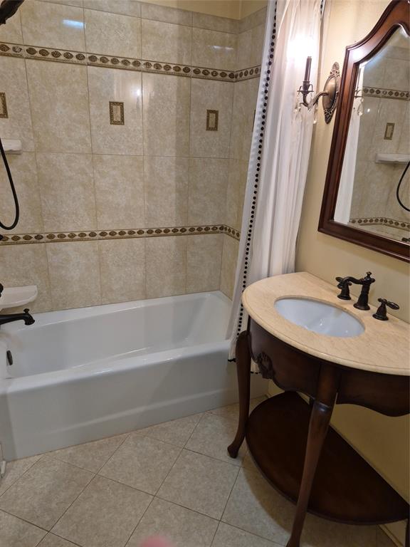 1497 West Loop 571 South Henderson, TX 75654 - Photo 16 of 25 a bathroom with a sink and a mirror