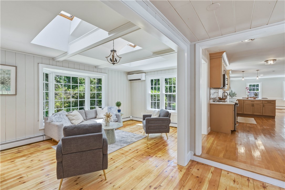 3 Sundale Road Cranston, RI 02921 - Photo 4 of 50