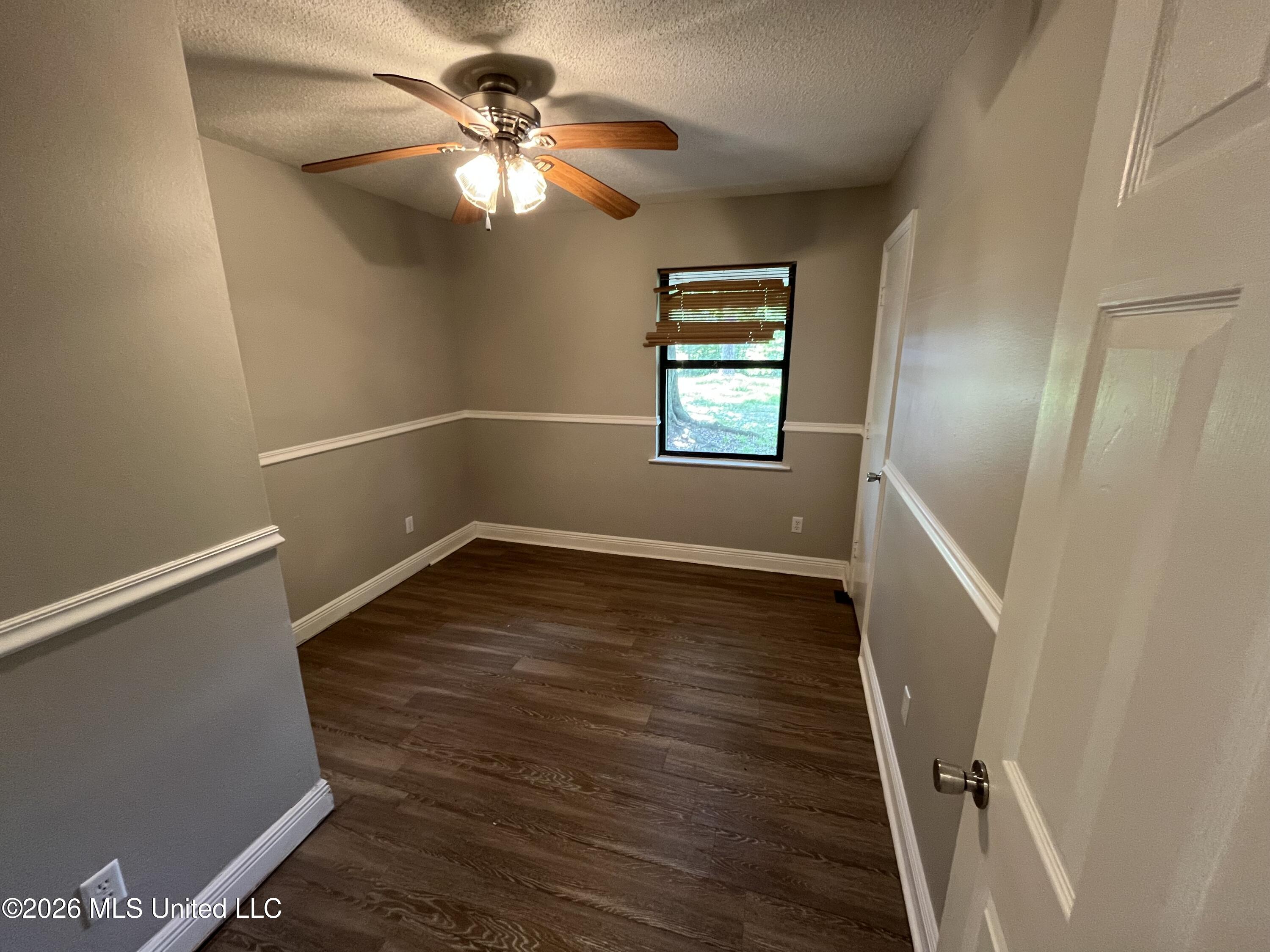 5601 Wildwood Road Moss Point, MS 39562 - Photo 8 of 11 IMG_2326