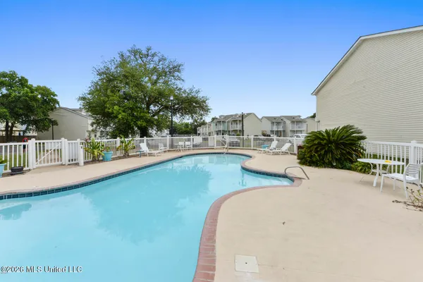 $1,950 | 1270 Century Oaks Drive, Unit B, Gulfport, MS 39507