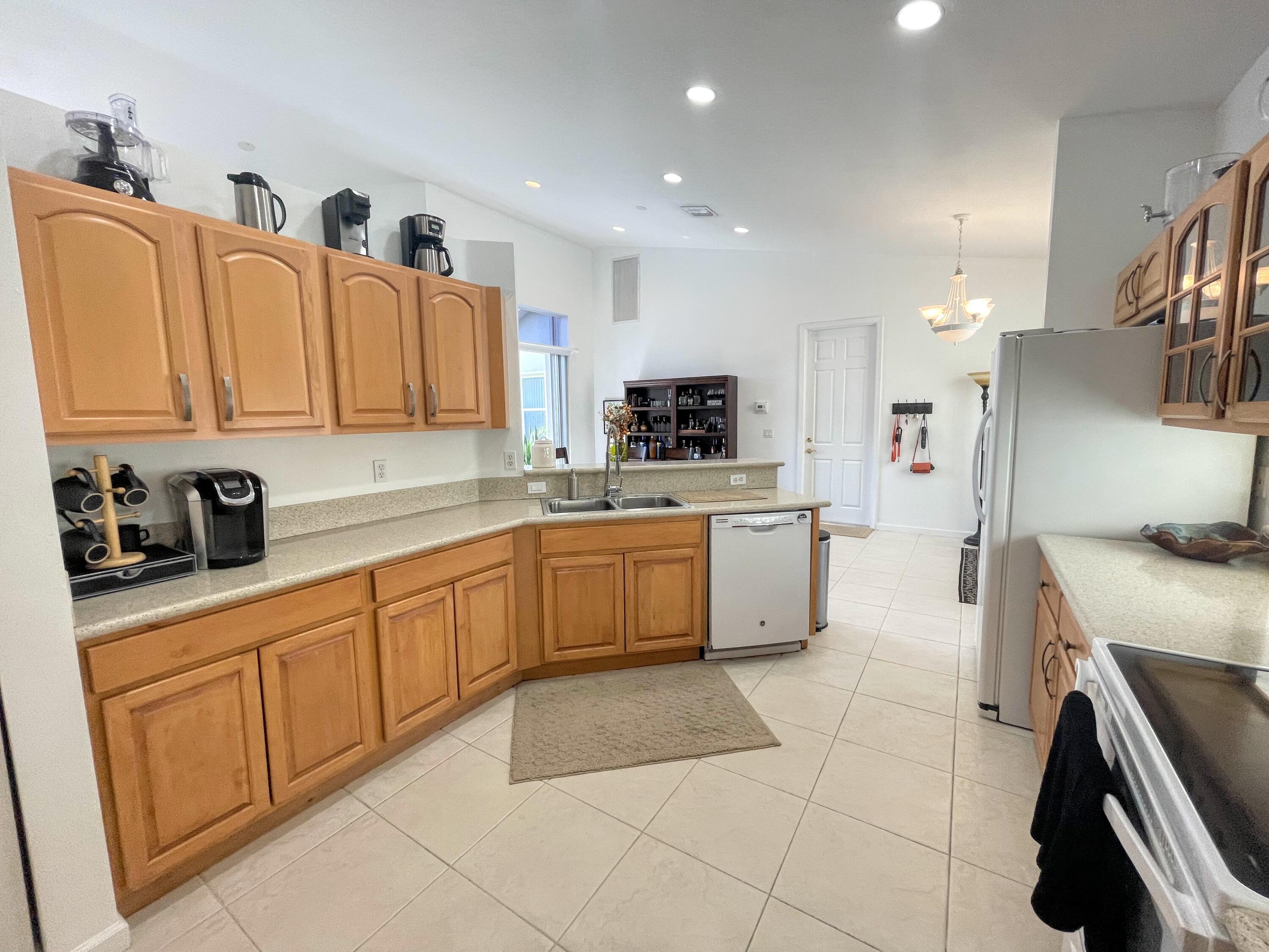 7060 Northwest Turtle Walk Boca Raton, FL 33487 - Photo 25 of 51 KITCHEN