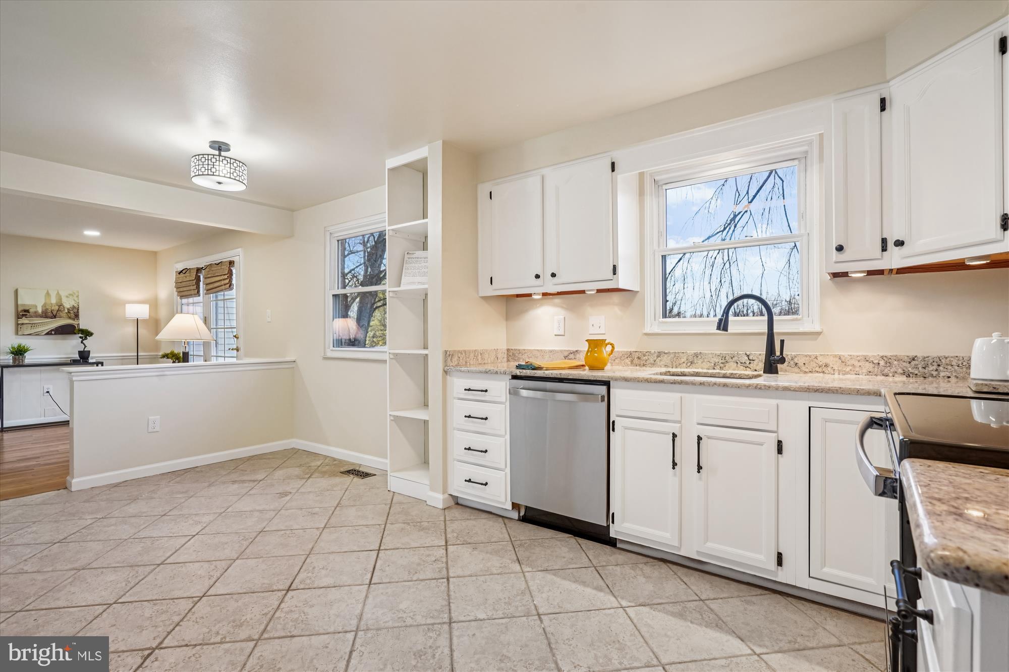 20728 Bell Bluff Road Gaithersburg, MD 20882 - Photo 11 of 65 Table space kitchen