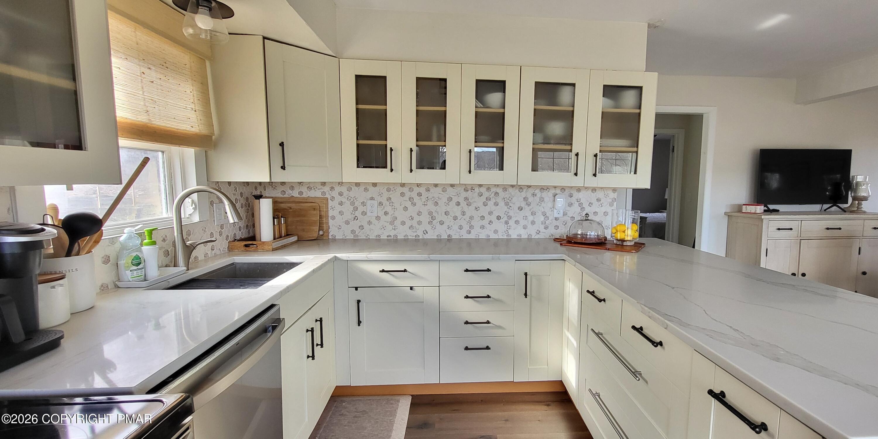 1093 Porter Drive Bushkill, PA 18324 - Photo 13 of 66 20260116_112538