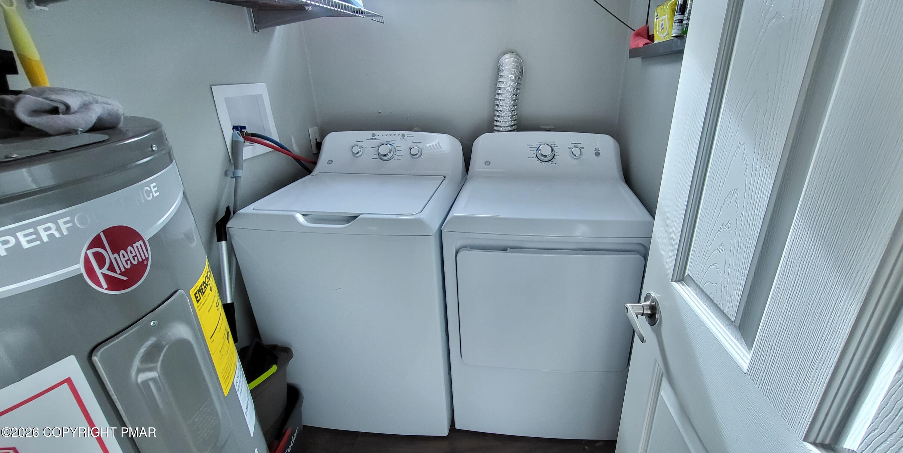 1093 Porter Drive Bushkill, PA 18324 - Photo 37 of 66 a utility room with dryer and washer
