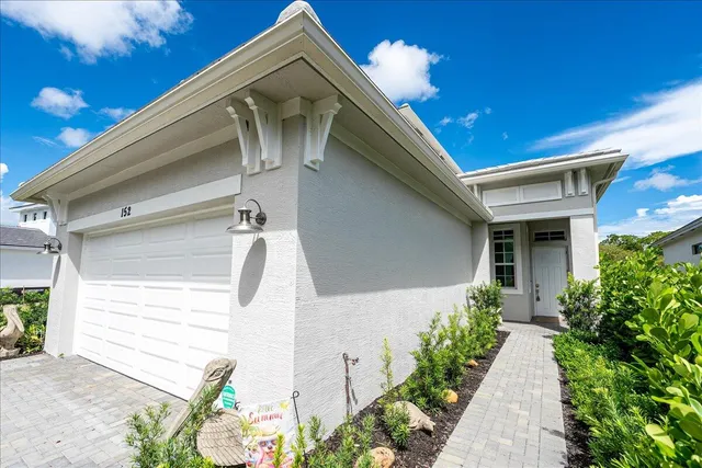 a view of a pathway with a house