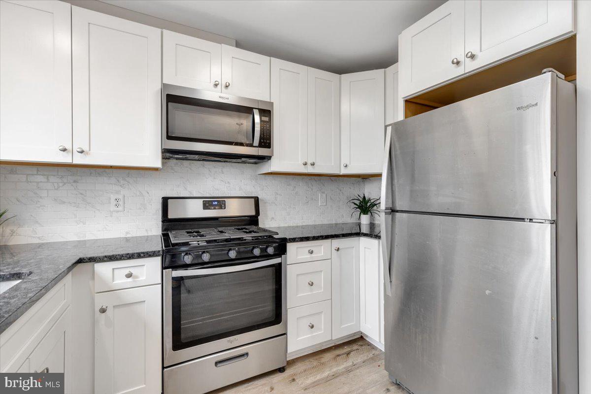 14159 Autumn Circle Centreville, VA 20121 - Photo 11 of 34 a kitchen with stainless steel appliances white cabinets and a refrigerator