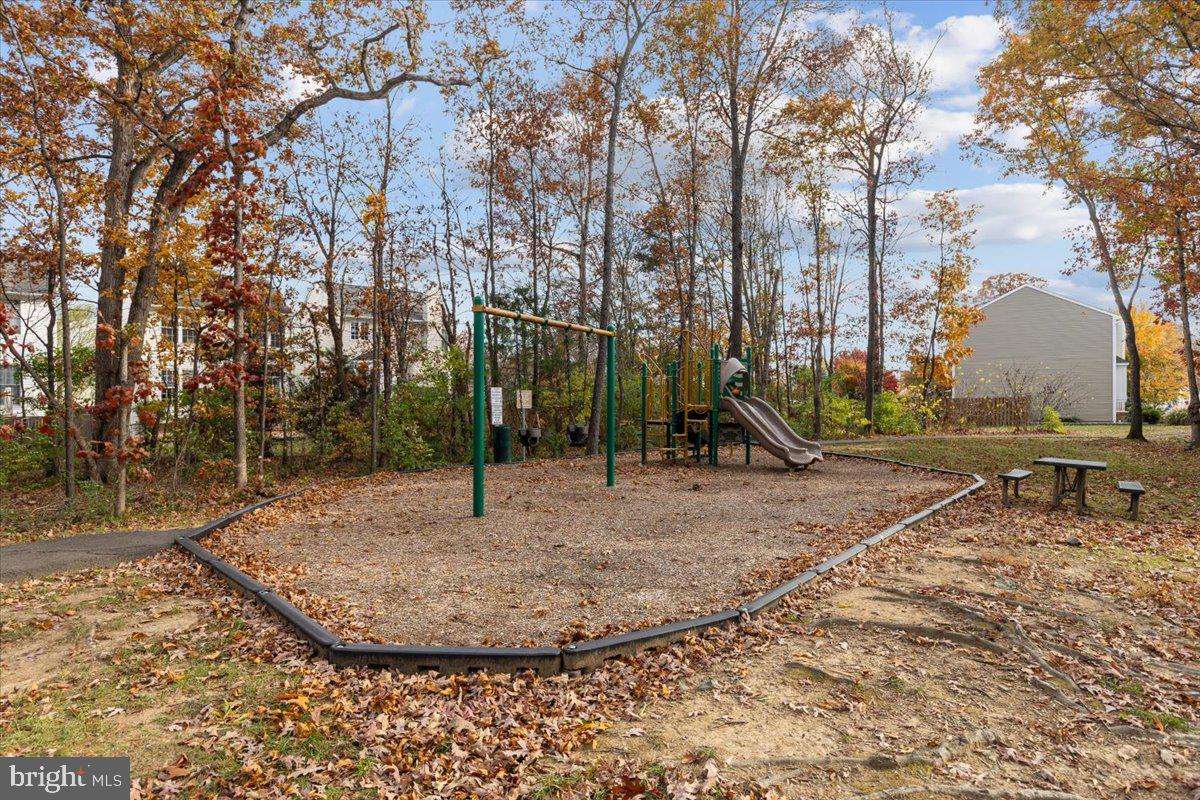 14159 Autumn Circle Centreville, VA 20121 - Photo 34 of 34 a view of a entertaining space