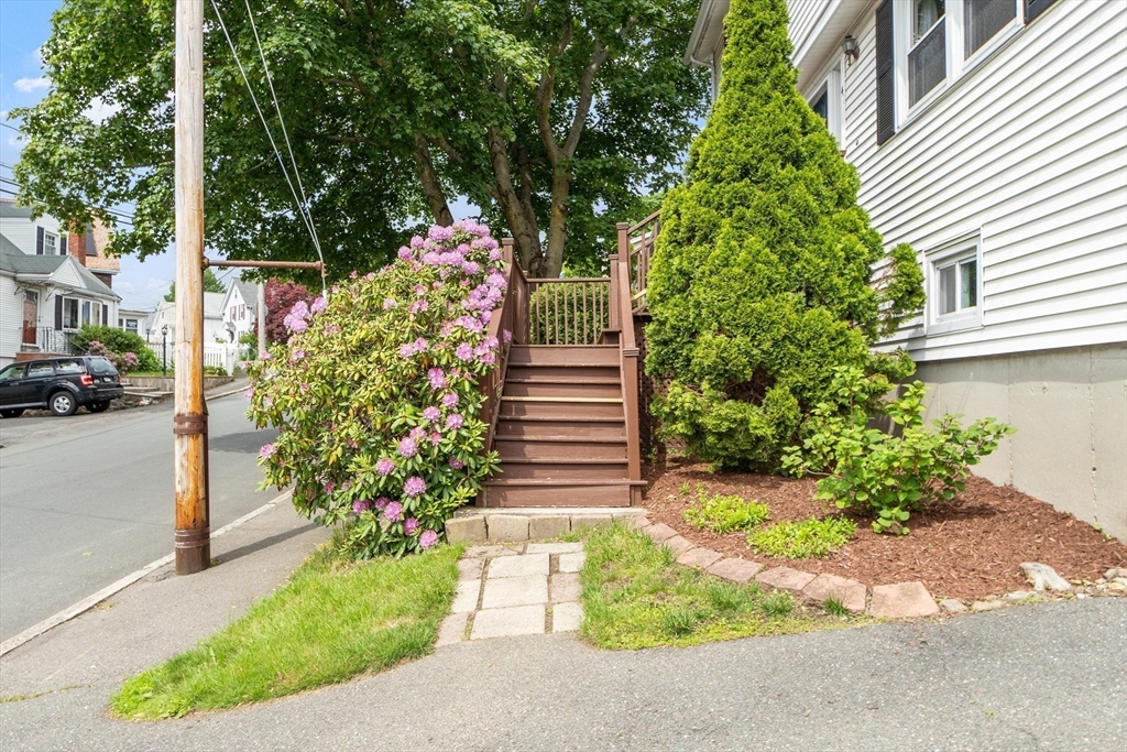 41 Ord Street Salem, MA 01970 - Photo 5 of 34