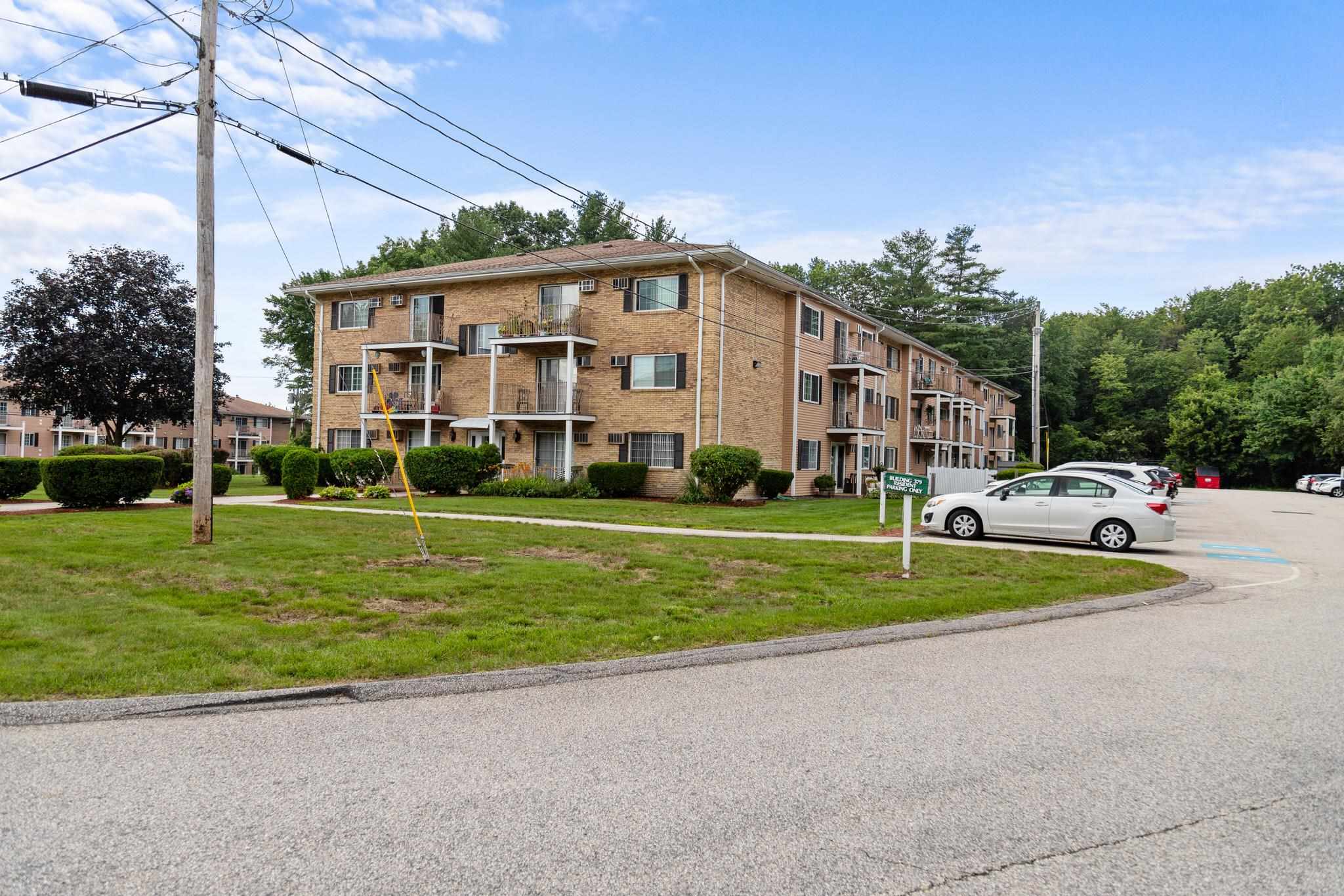 379 Huse Road, Unit 40 Manchester, NH 03103 - Photo 2 of 27