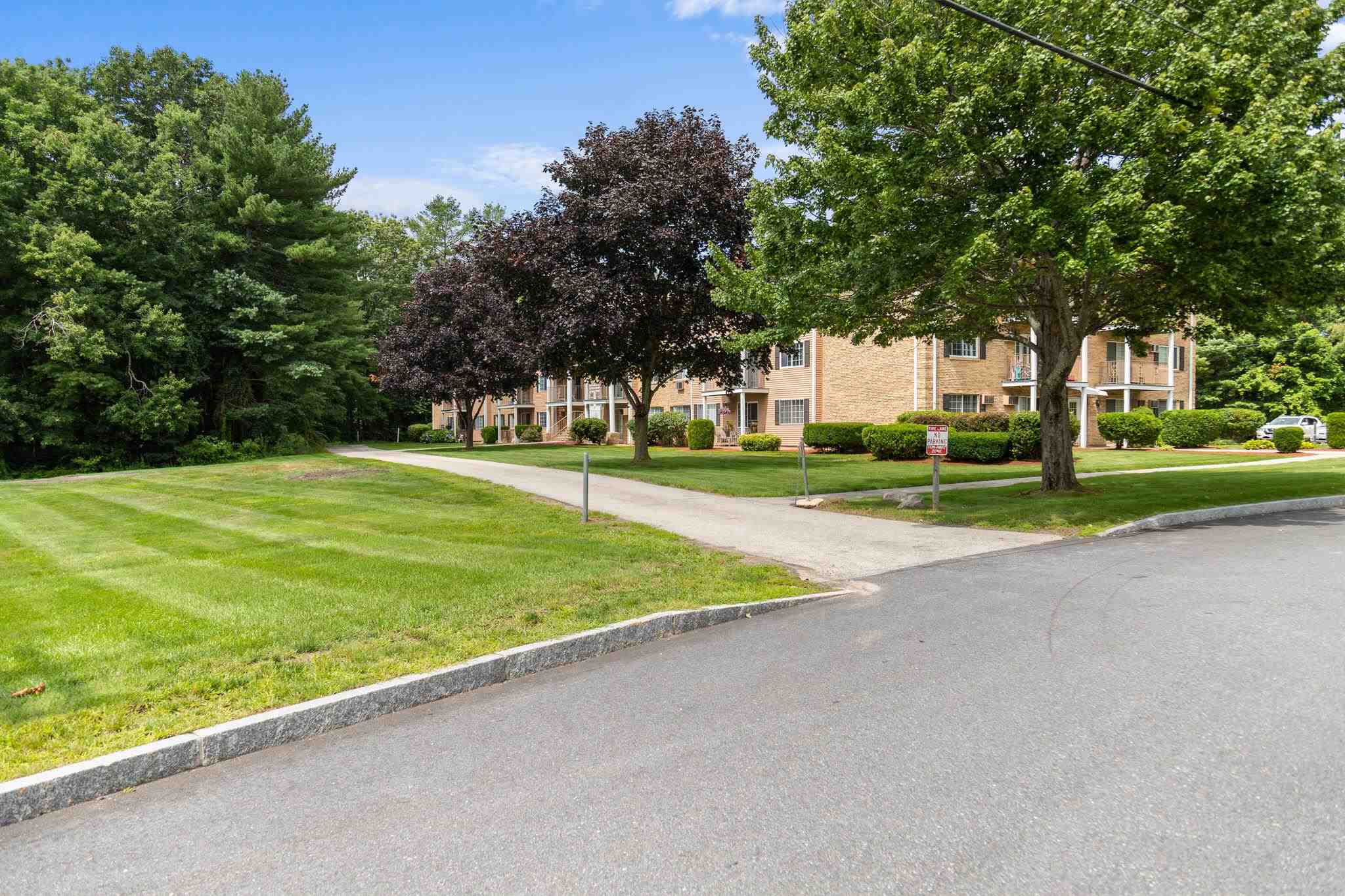 379 Huse Road, Unit 40 Manchester, NH 03103 - Photo 25 of 27