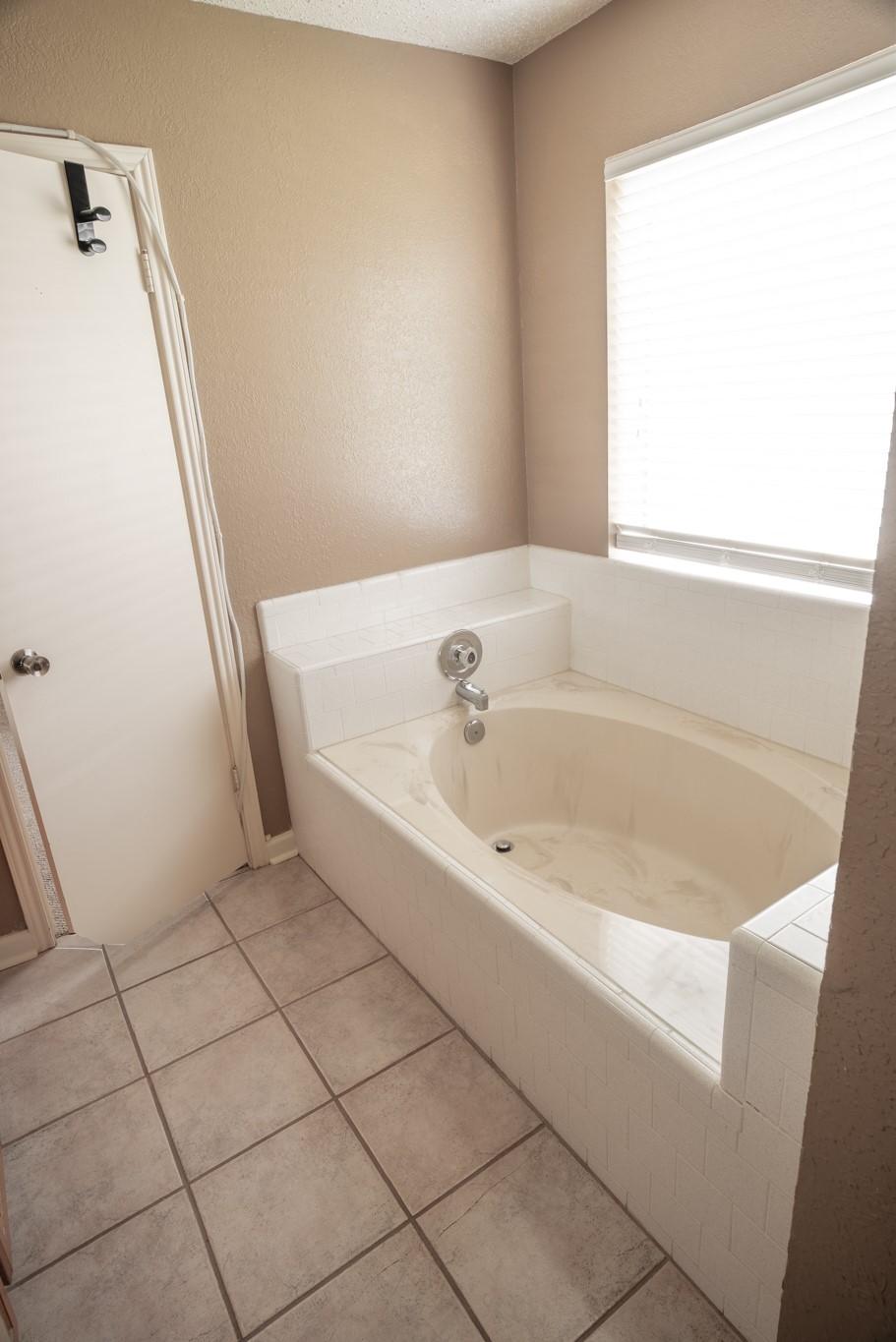 232 Trail Ride Road Angleton, TX 77515 - Photo 25 of 50 Primary Bathroom with Garden Tub