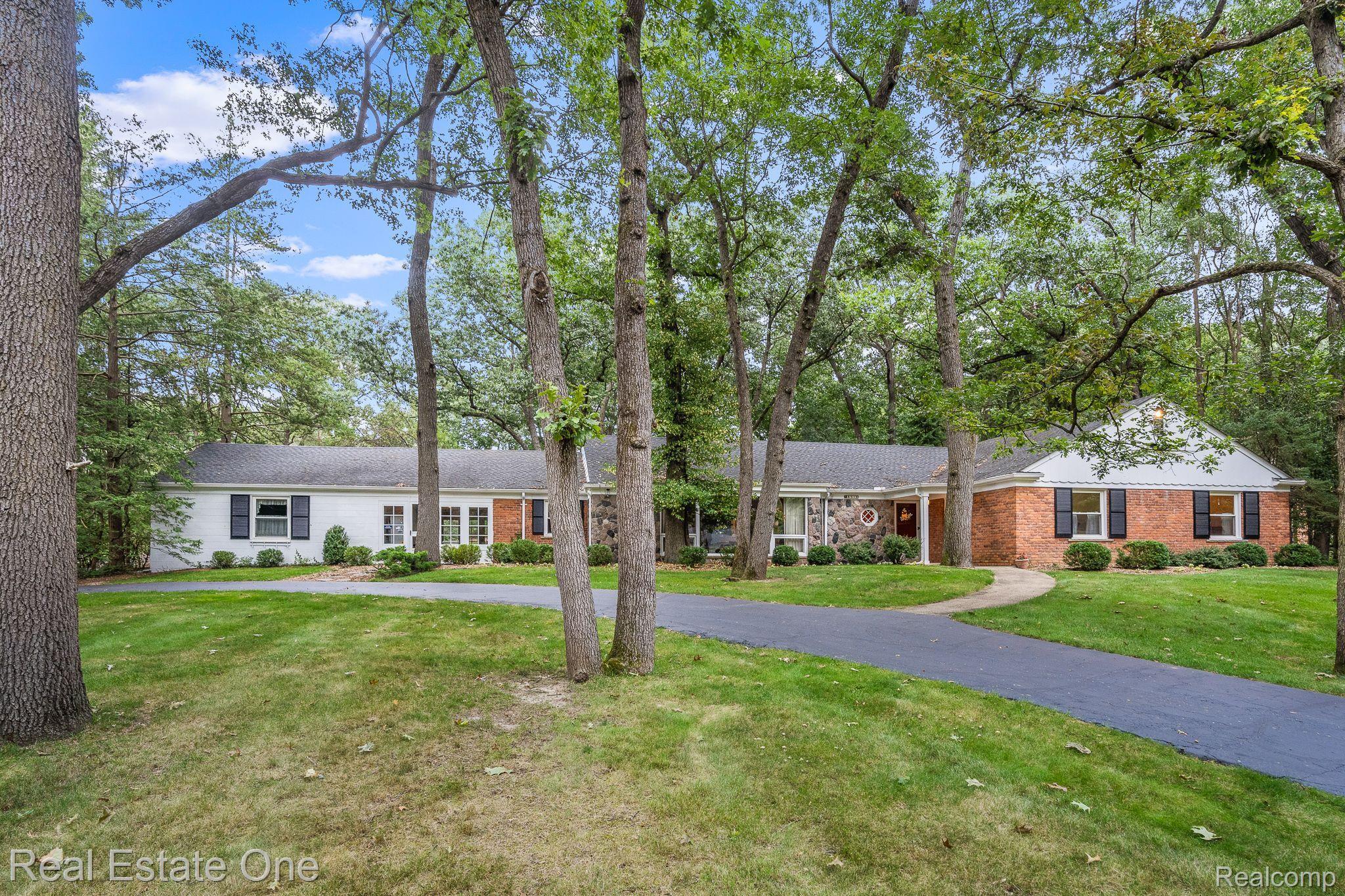 851 Peach Tree Lane Rochester, MI 48306 - Photo 1 of 60 **WELCOME HOME** CLASSIC CHARMER!