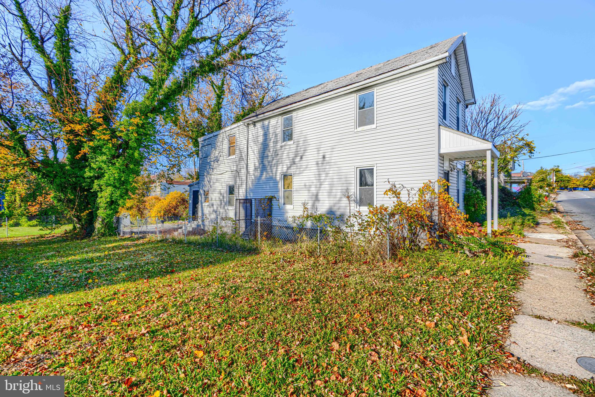 3106 Loch Raven Road Baltimore, MD 21218 - Photo 3 of 4 a front view of a house with garden