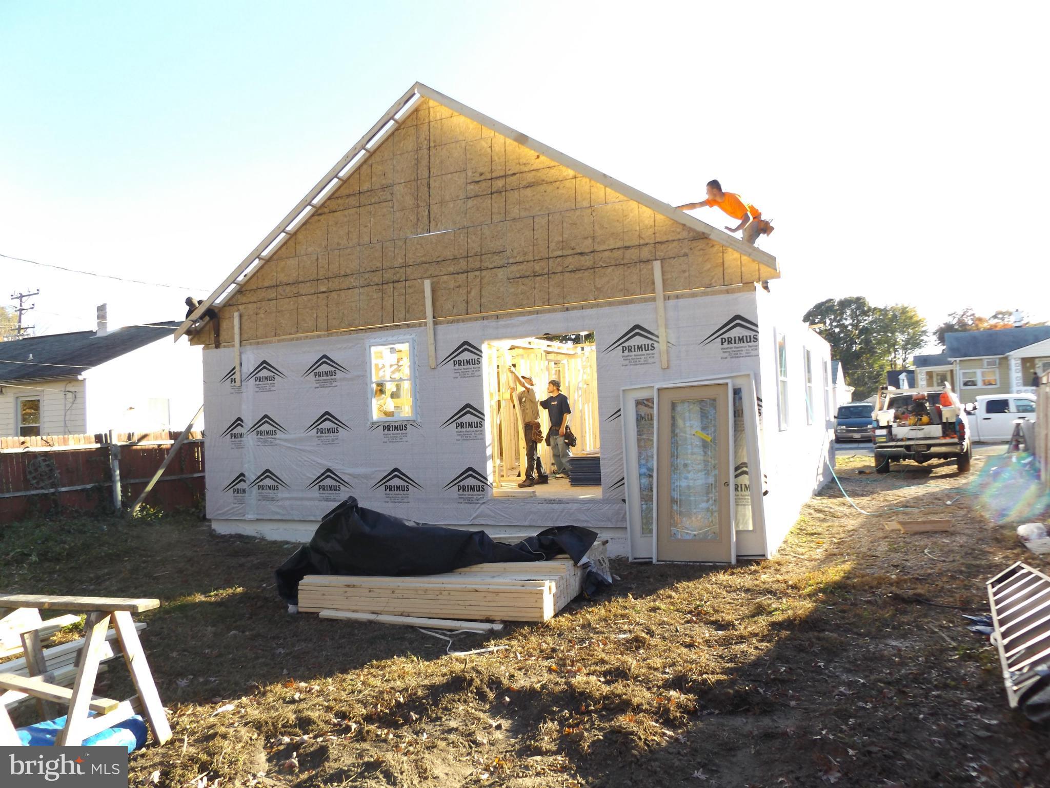 7 Wilbur Road Essex, MD 21221 - Photo 24 of 25 Setting Trusses