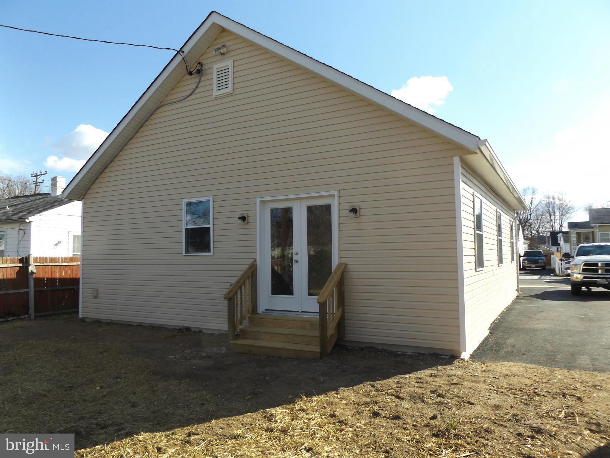 7 Wilbur Road Essex, MD 21221 - Photo 4 of 25 Exterior (Rear)