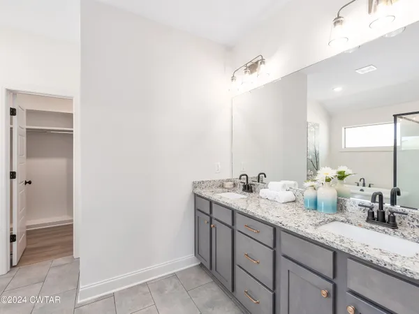 $339,900 | 43 Kingston Crk Drive, Jackson, TN 38305