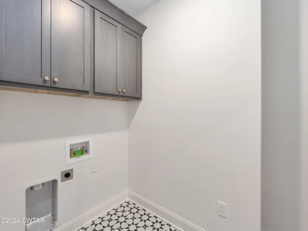 $339,900 | 43 Kingston Crk Drive, Jackson, TN 38305