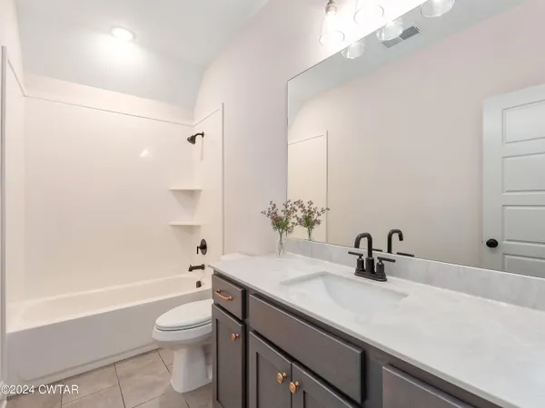 $339,900 | 43 Kingston Crk Drive, Jackson, TN 38305