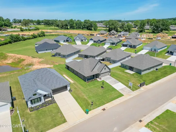 $339,900 | 43 Kingston Crk Drive, Jackson, TN 38305