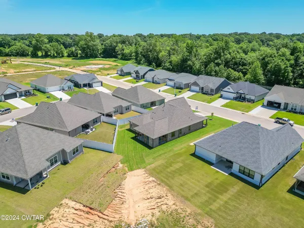 $339,900 | 43 Kingston Crk Drive, Jackson, TN 38305