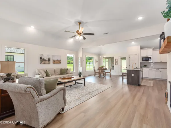 $339,900 | 43 Kingston Crk Drive, Jackson, TN 38305