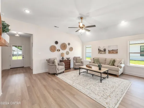 $339,900 | 43 Kingston Crk Drive, Jackson, TN 38305