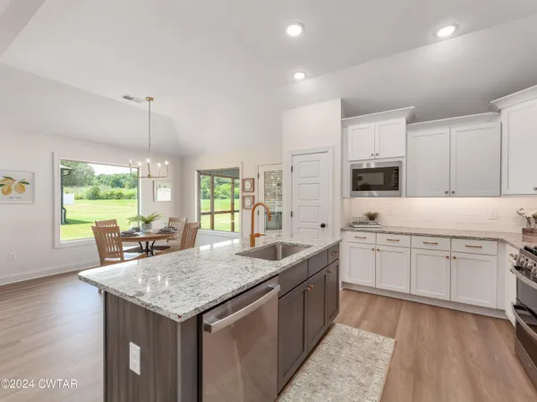 $339,900 | 43 Kingston Crk Drive, Jackson, TN 38305