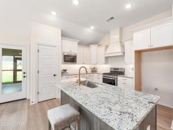 $339,900 | 43 Kingston Crk Drive, Jackson, TN 38305