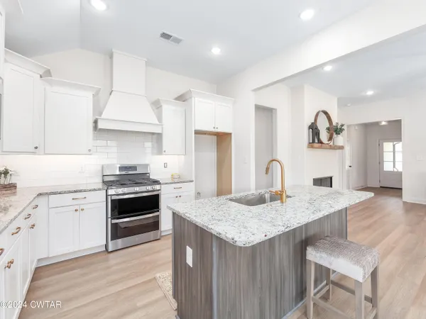 $339,900 | 43 Kingston Crk Drive, Jackson, TN 38305