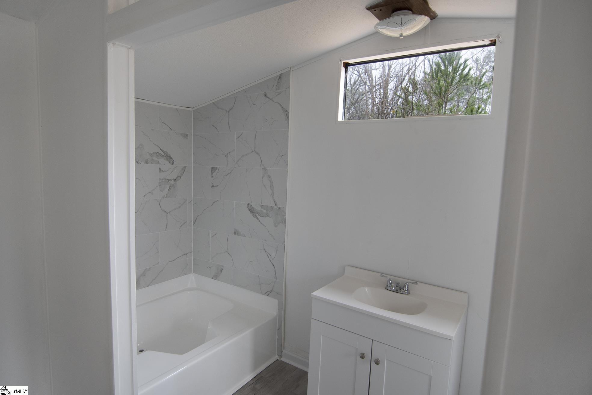 228 Boseman Road Anderson, SC 29621 - Photo 8 of 15 En suite with garden tub