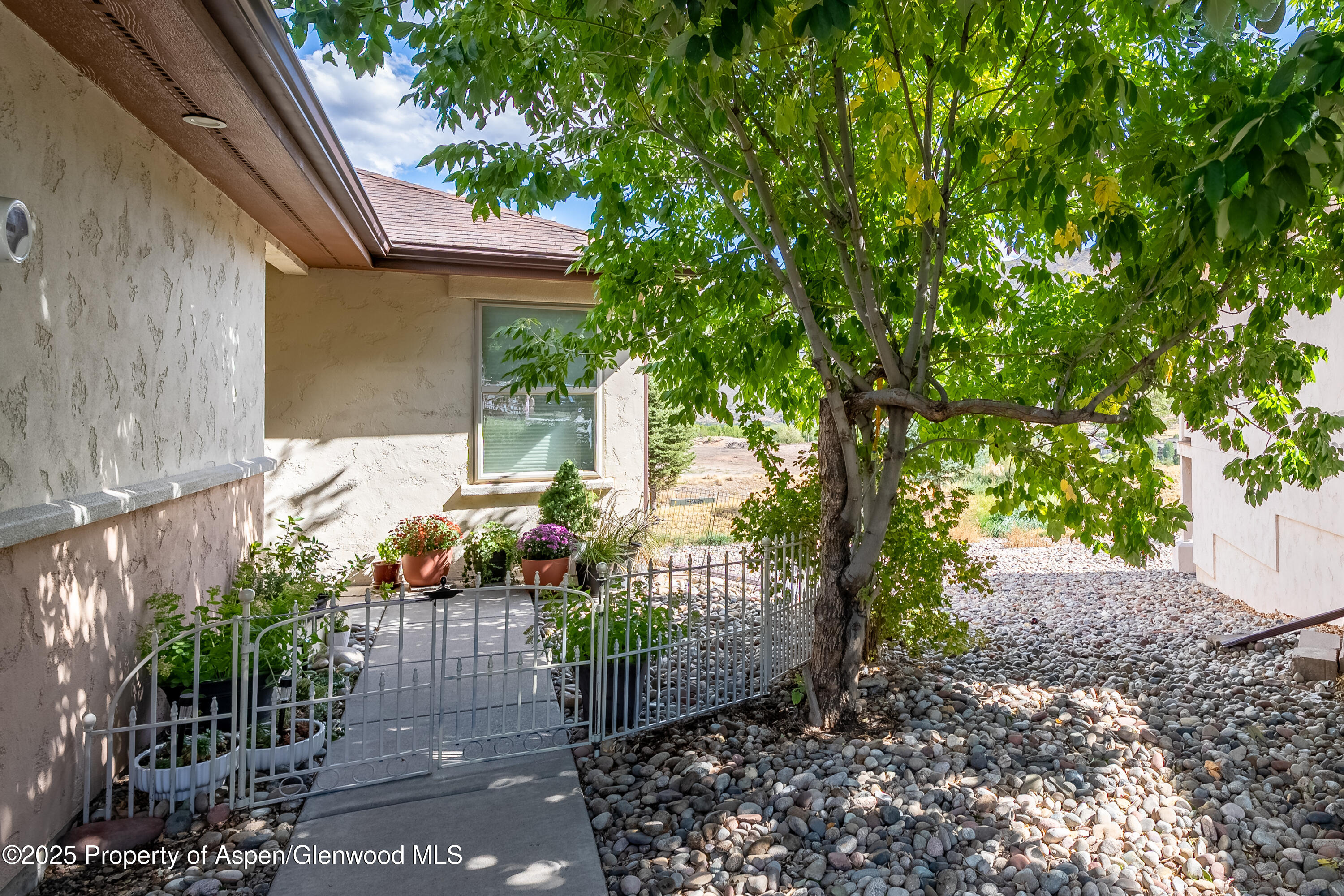 340 Castle Ridge Drive New Castle, CO 81647 - Photo 3 of 24 Front entry - patio