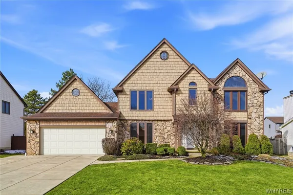 $469,900 | 39 Greenbriar Drive, Lancaster, NY 14086