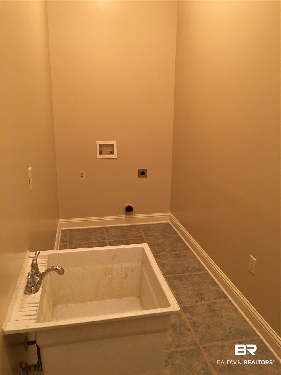 162 Pliska Street Fairhope, AL 36532 - Photo 24 of 29 Laundry
