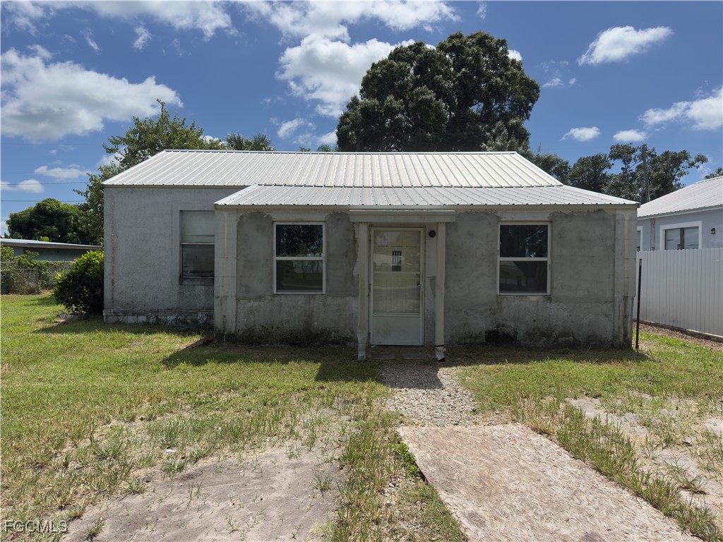 508 East Ventura Avenue Clewiston, FL 33440 - Photo 1 of 14 a view of a backyard