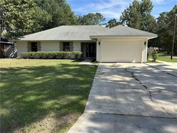 $2,400 | 124 Chestnut Street, Mandeville, LA 70471