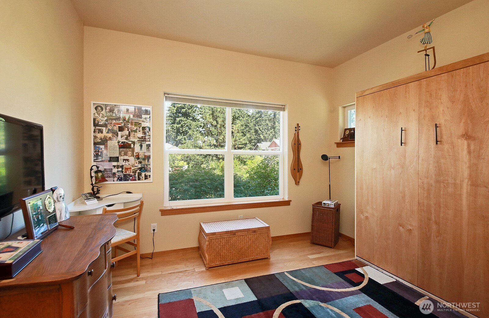 1050 Village Loop Langley, WA 98260 - Photo 37 of 39 a living room with furniture and a flat screen tv