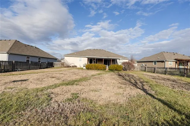 $280,000 | 1103 Carlisle Drive, Raymore, MO 64083