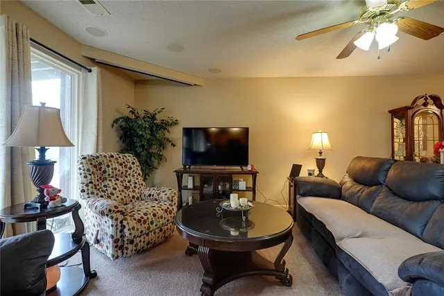 $280,000 | 1103 Carlisle Drive, Raymore, MO 64083