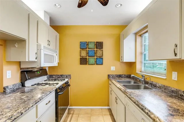 $169,000 | 5003 Village Gardens Drive, Unit 39, Sarasota, FL 34234