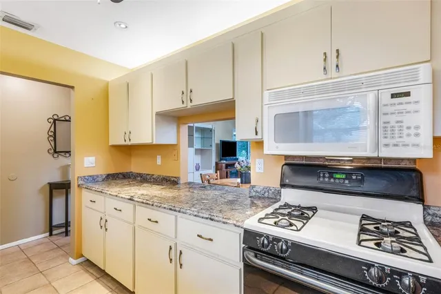 $169,000 | 5003 Village Gardens Drive, Unit 39, Sarasota, FL 34234