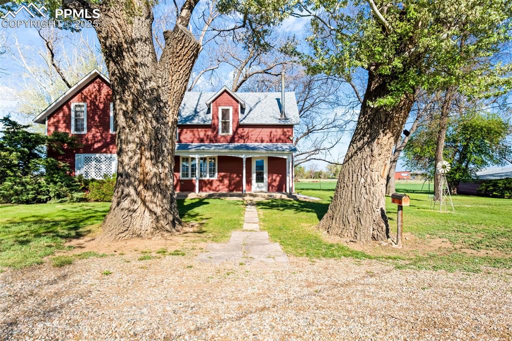 1805 West County Road 8 Berthoud, CO 80513 - Photo 21 of 48 a view of a volley ball court