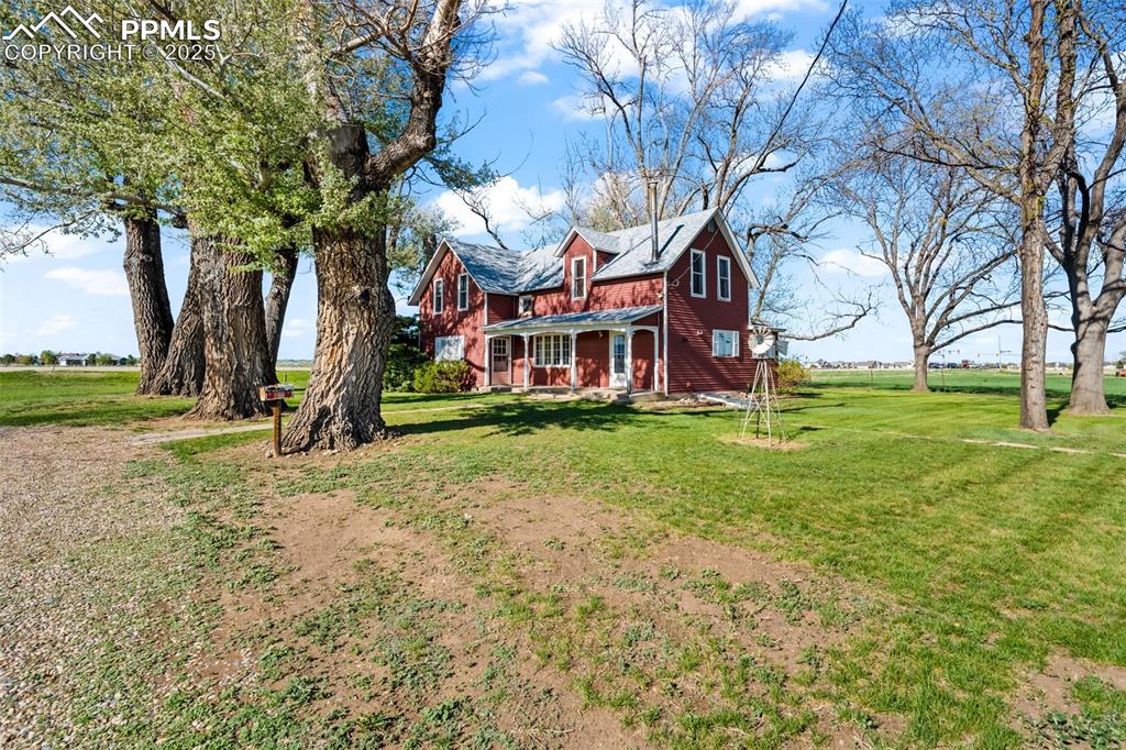 1805 West County Road 8 Berthoud, CO 80513 - Photo 22 of 48 a view of a volley ball court