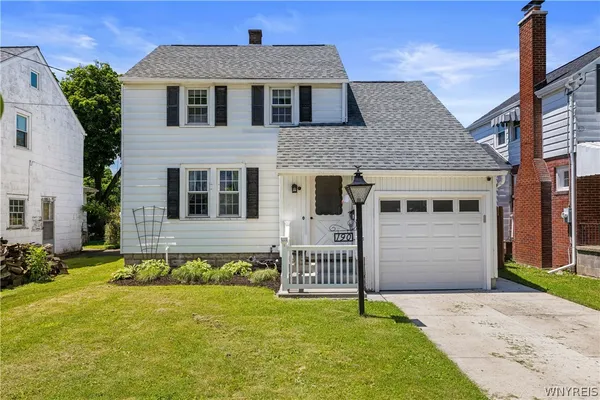 $2,500 | 190 Springville Avenue, Amherst, NY 14226