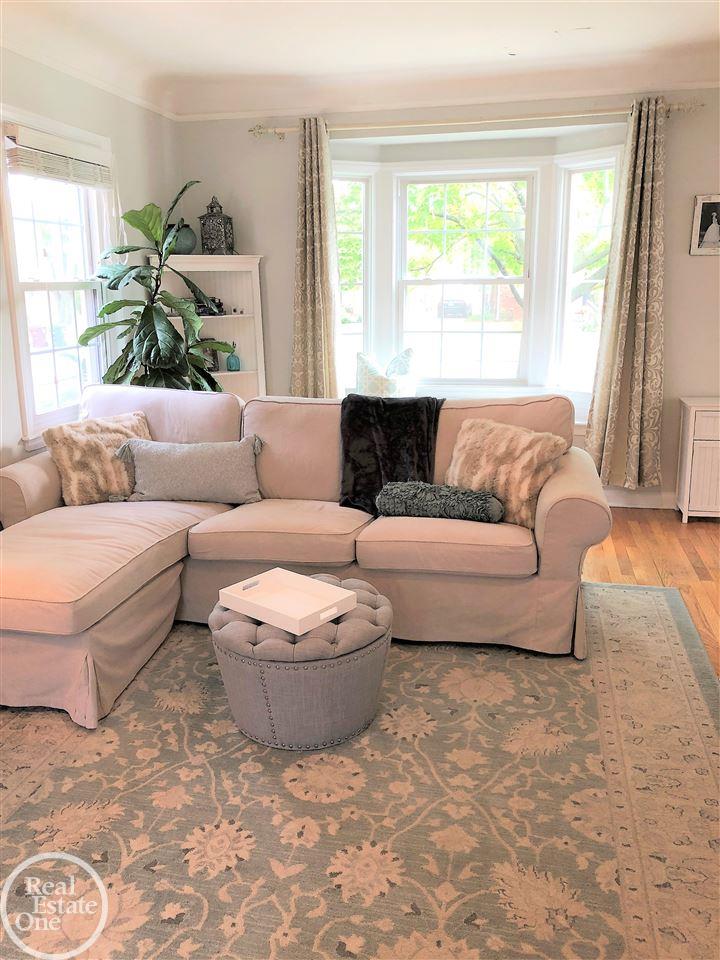 1545 Roslyn Road Grosse Pointe, MI 48236 - Photo 9 of 51 31357981-9.JPG