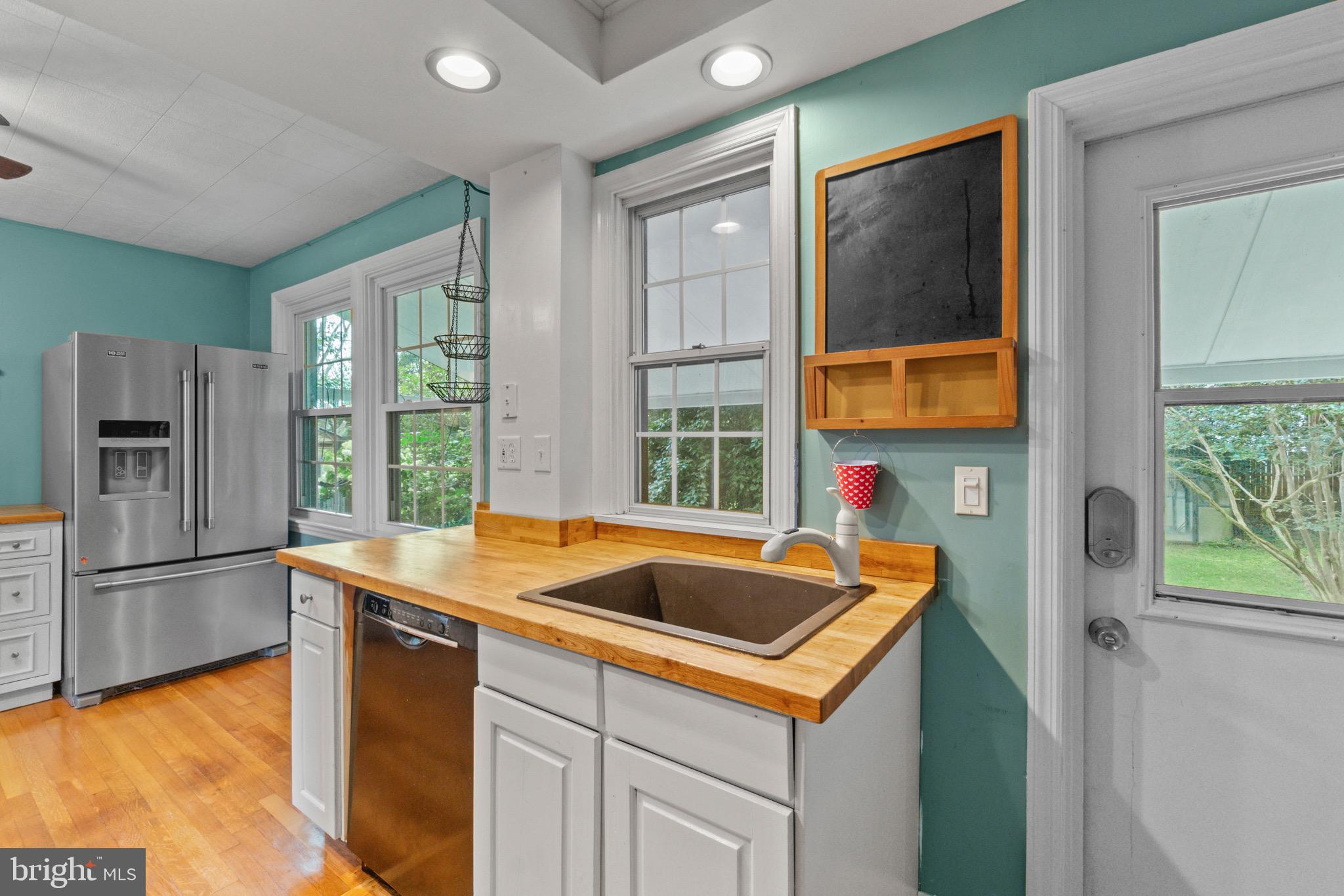 6504 Crestwood Road Baltimore, MD 21239 - Photo 11 of 34