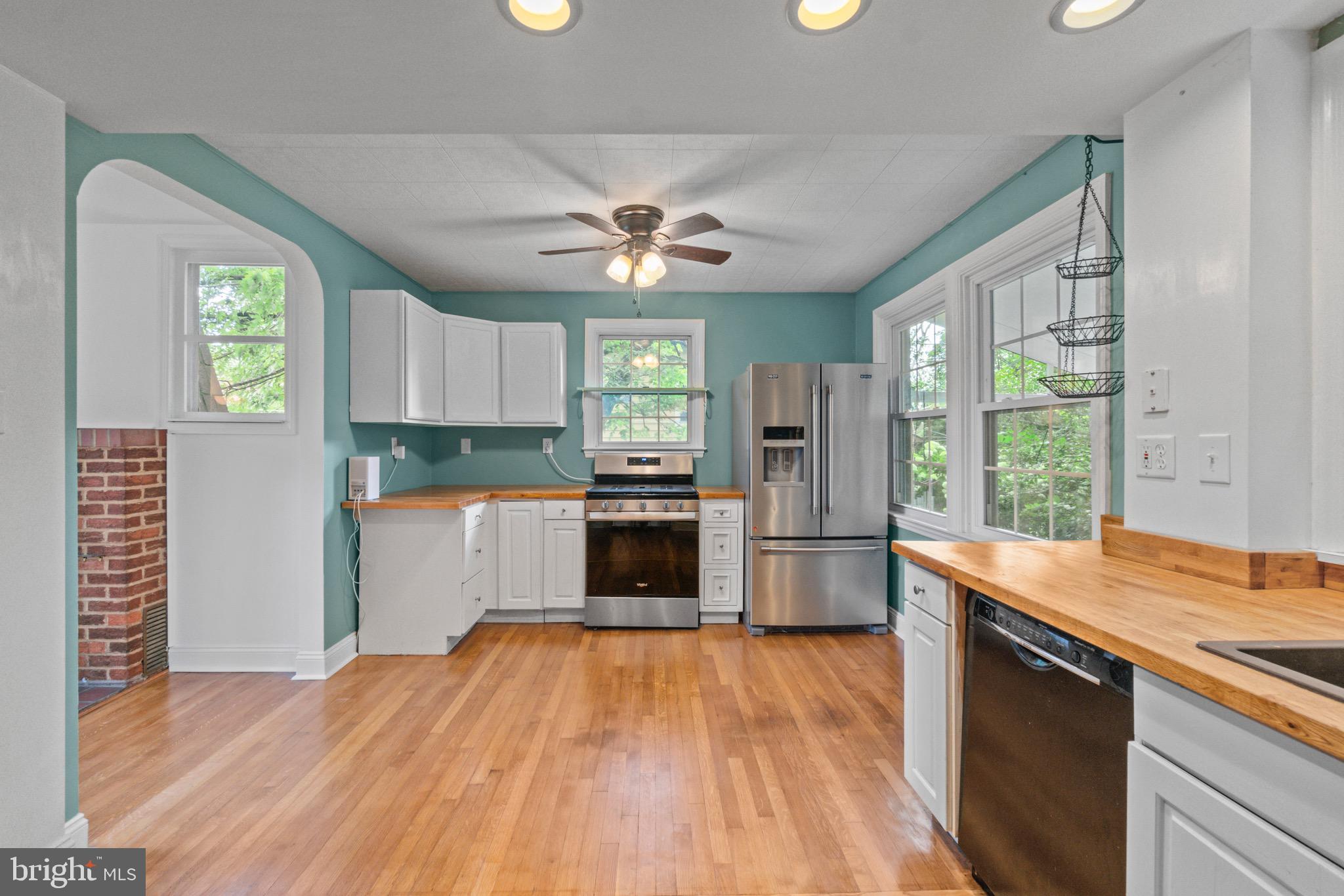 6504 Crestwood Road Baltimore, MD 21239 - Photo 12 of 34