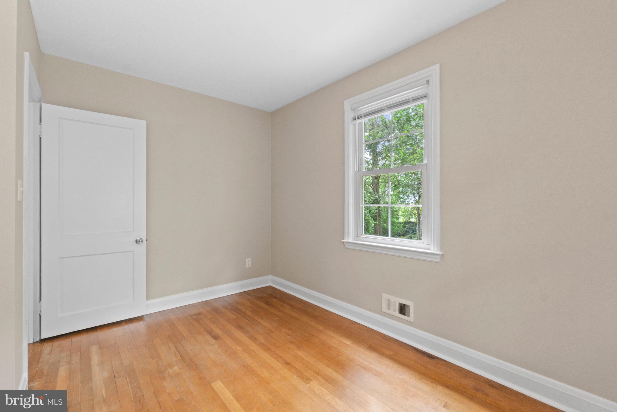 6504 Crestwood Road Baltimore, MD 21239 - Photo 14 of 34